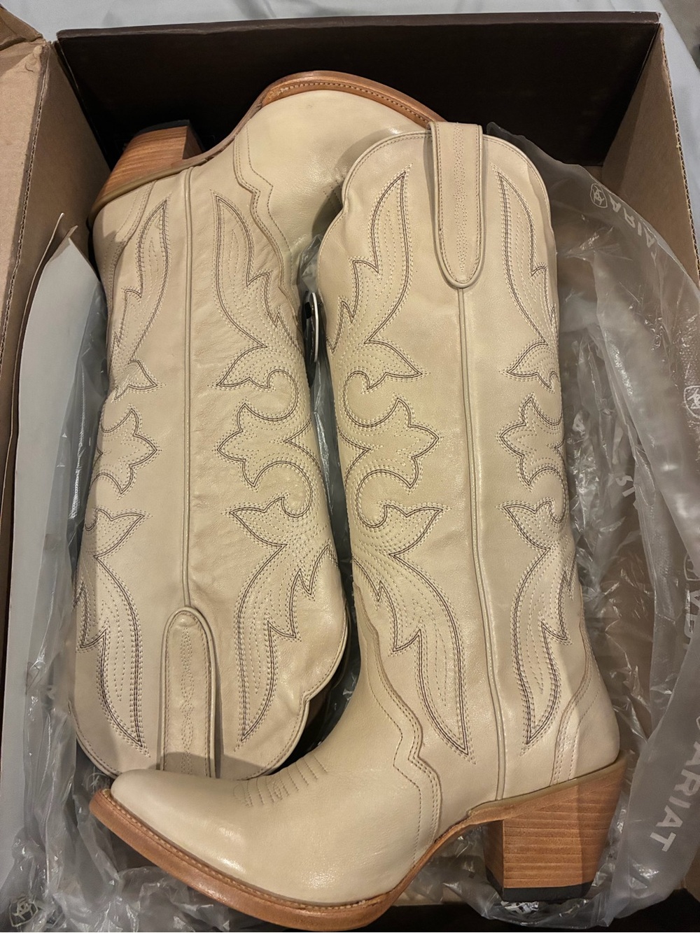 Ariat Belinda Boots in Bone